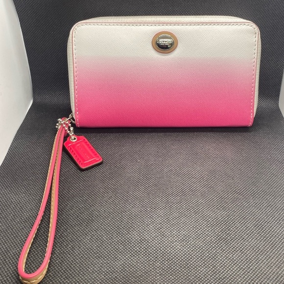 🩷🤍COACH🩷🤍RARE Pink/White Ombre Wristlet/Like New - Picture 1 of 6